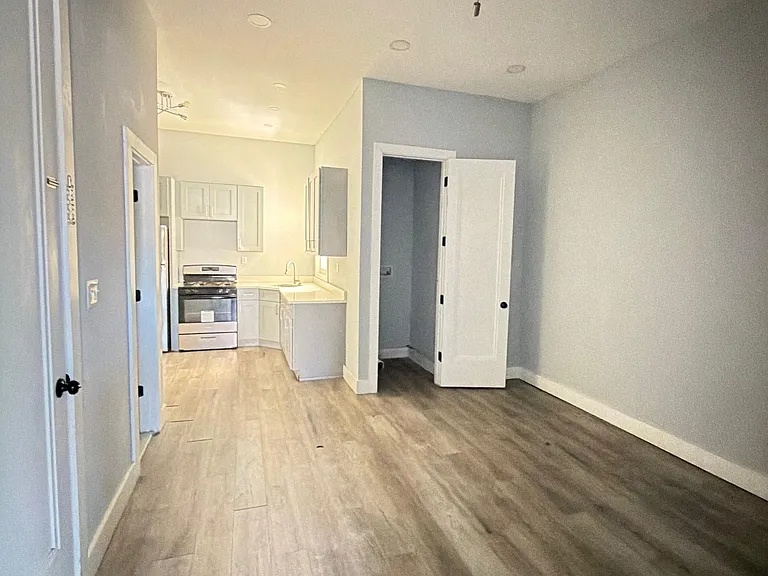 468 Ferry St #1 — Photo 5