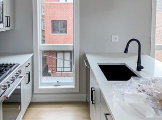 1050 W Cornelia Ave #301A, Chicago, IL 60657