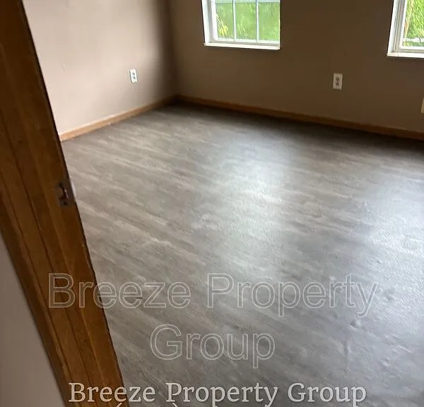 913 Hawthorne St — Photo 3