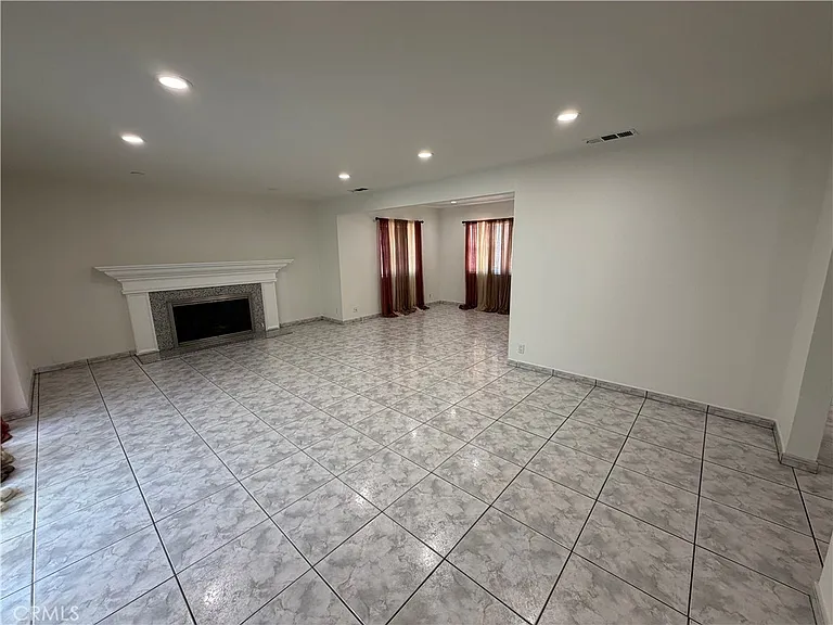 1501 N Maryland Ave — Photo 5