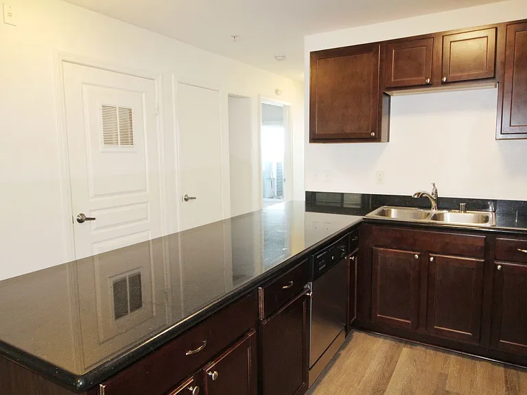 Harborview Apartments — Photo 27