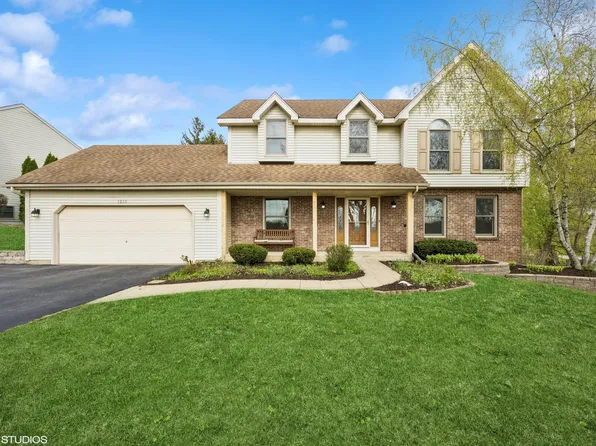 1210 Spring Hill Dr, Algonquin, IL 60102