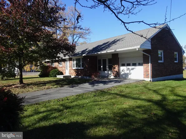619 Crisscross Rd, Fleetwood, PA 19522