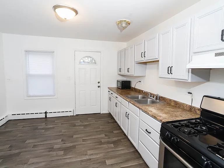 2700 Jackson Ave #2 — Photo 9