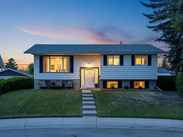 335 E Huntbourne Hl NE, Calgary, AB T2K 3Y5