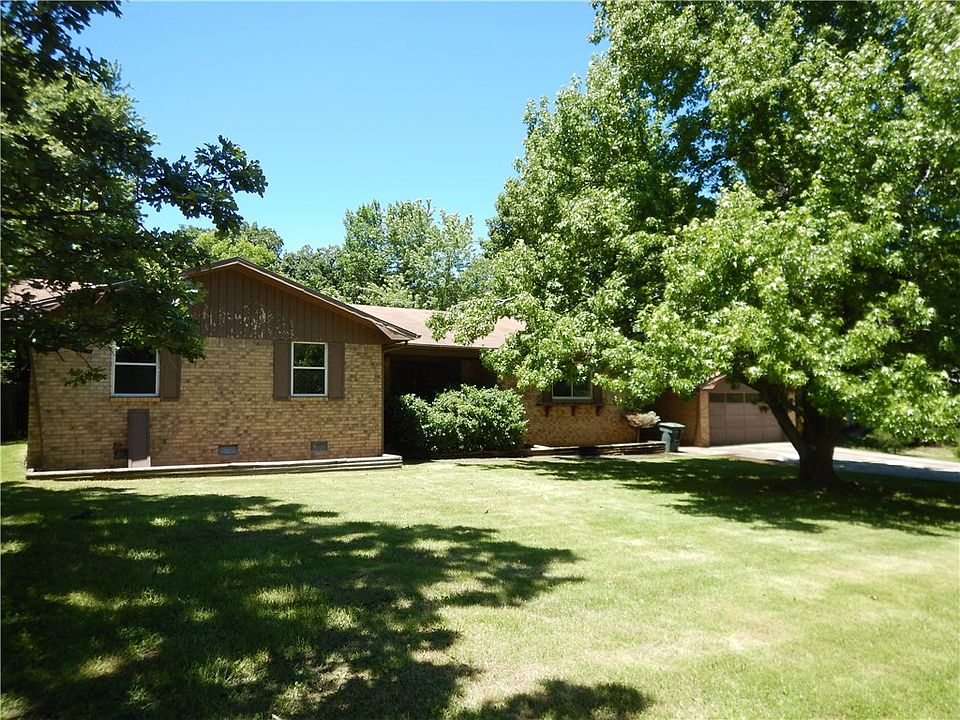 1st image of 2835 N Elizabeth Ave