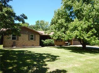 2835 N Elizabeth Ave, Fayetteville, AR 72703