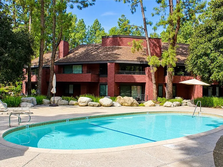 380 S Prospectors Rd — Photo 13