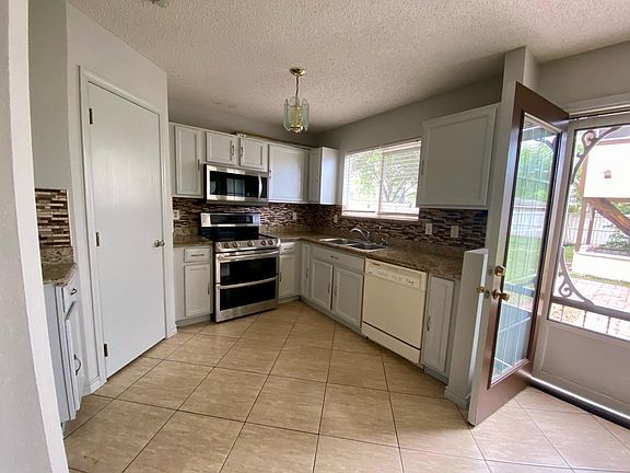 4th image of 3202 San Mateo Pkwy