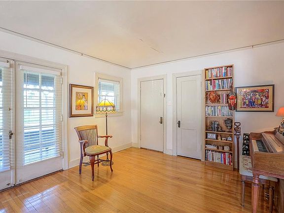 4th image of 1214 W 51st St