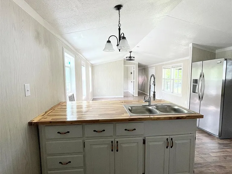 433 Capricorn Dr — Photo 16