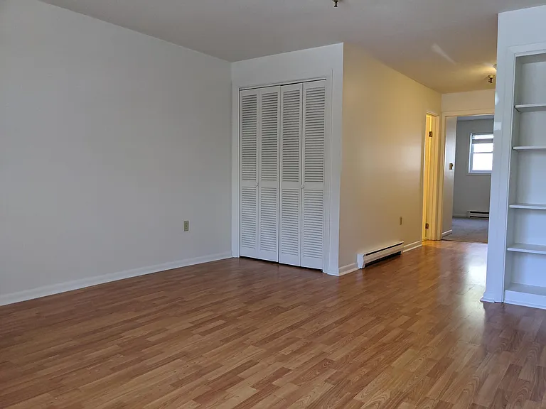 328 College St — Photo 38
