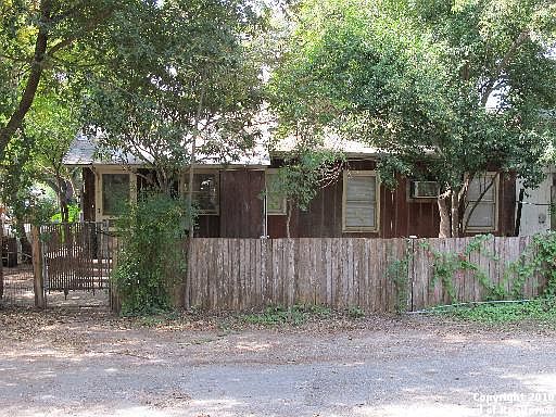 2nd image of 203 W MELROSE PL