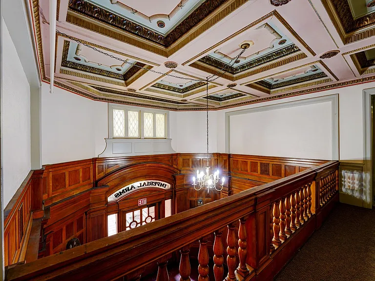 Imperial Arms Apartments — Photo 1