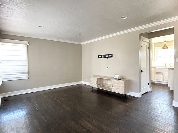 3rd image of 2054 E Crystal Ave