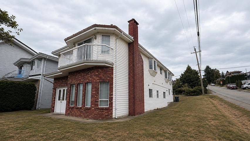 1st image of 11 Stratford Ave