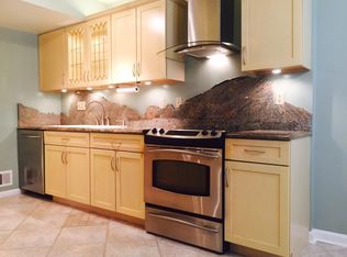 6800 Dina Leigh Ct, Springfield, VA 22153