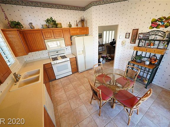 3rd image of 10416 Sawmill Ave