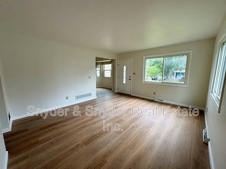 1173 Dayton St — Photo 4
