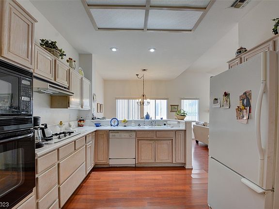 3rd image of 3021 Hawksdale Dr