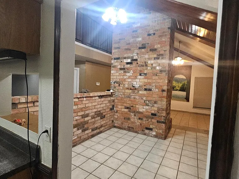 4011 Alshire Dr — Photo 9