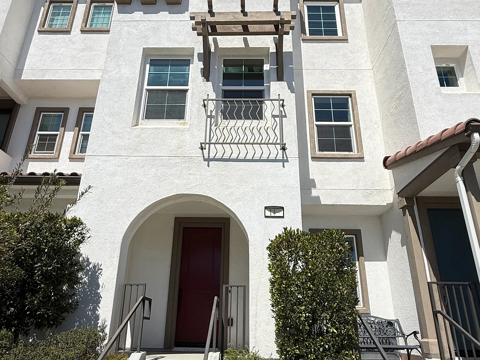 3 bed, 2.5 bath, 1817 sqft, $5,200 — Photo 1