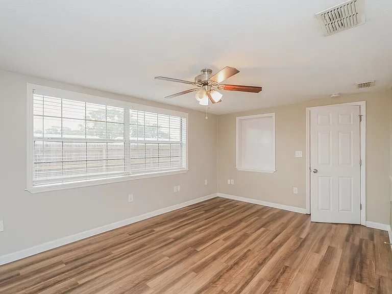6024 Boxwood Dr — Photo 8