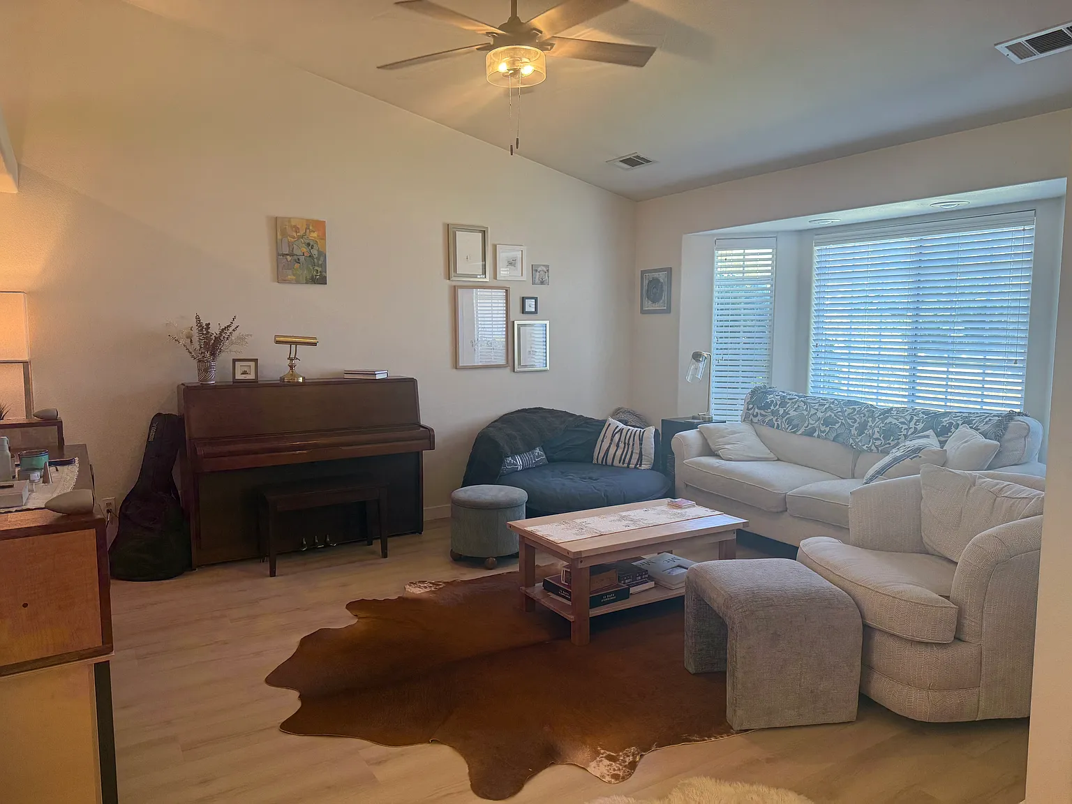 3 bed, 1321 sqft, $2,400 — Photo 2