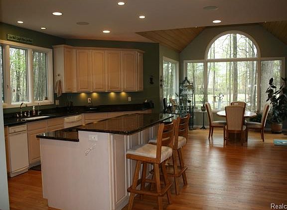 5th image of 1692 Percy Ln