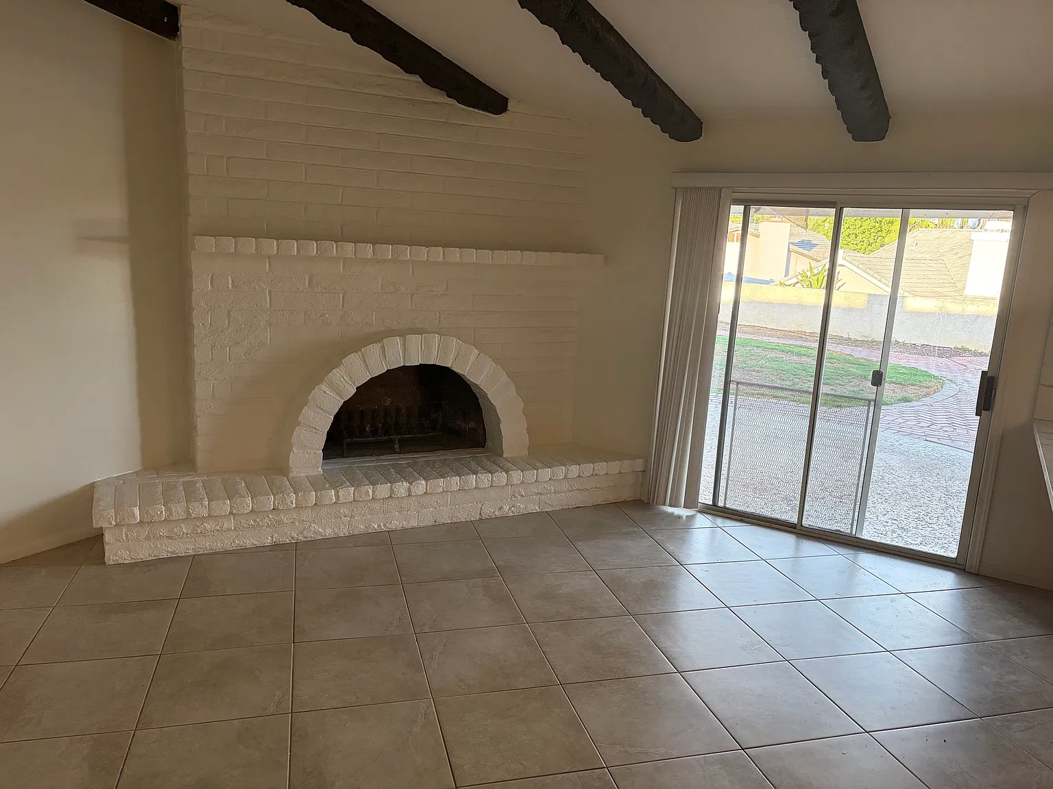 4 bed, 2049 sqft, $3,500 — Photo 4