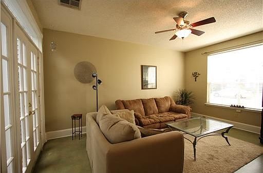 2nd image of 4727 Annunciation St