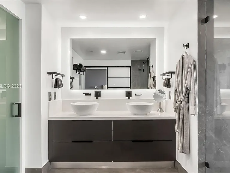 5875 Collins Ave #1807 — Photo 17
