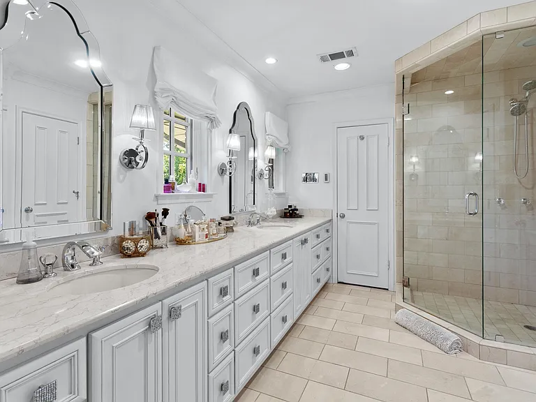 11451 Parkchester Dr — Photo 26