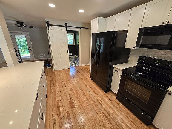 5th image of 20 Parkwood Dr