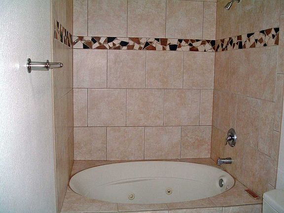 Big jetted tub in master bath