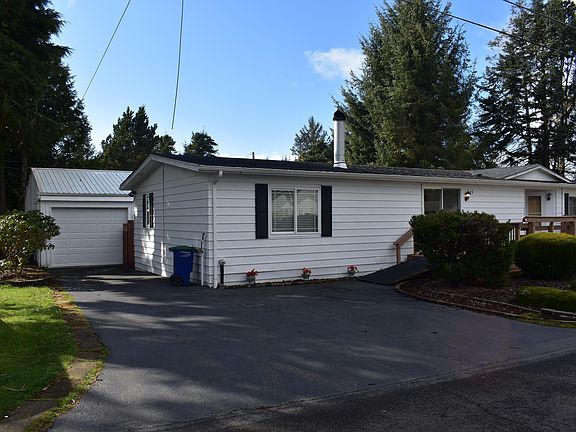 2nd image of 655 SE Oar Ave