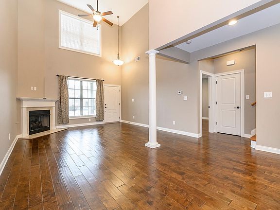 5th image of 3332 Beaumont Centre Cir