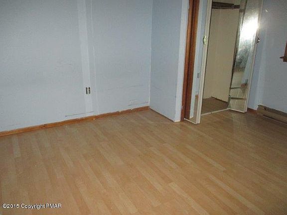 5th image of 240 Greenbriar Cir