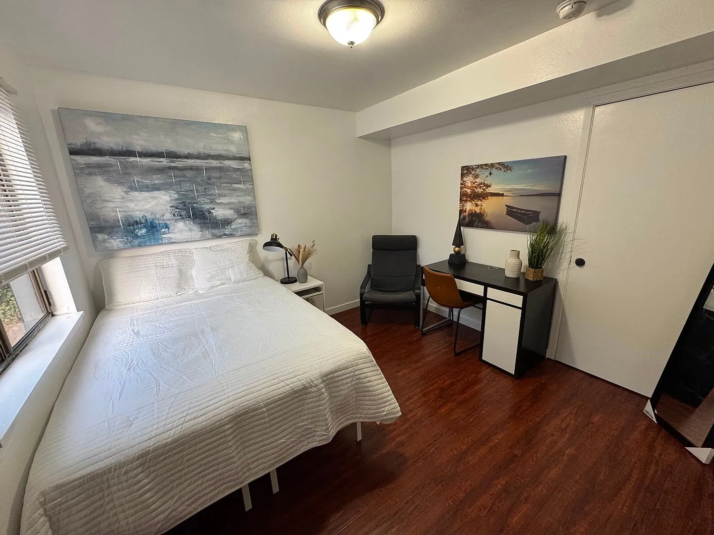 Spacious Private Furnished Room Downtown Salt Lake Amazing location — Photo 2
