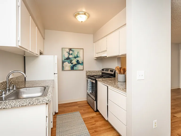 Redwoods at Mather Station Apartments — Photo 41
