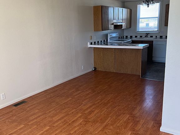 3rd image of 99 Colonial Ave APT 3