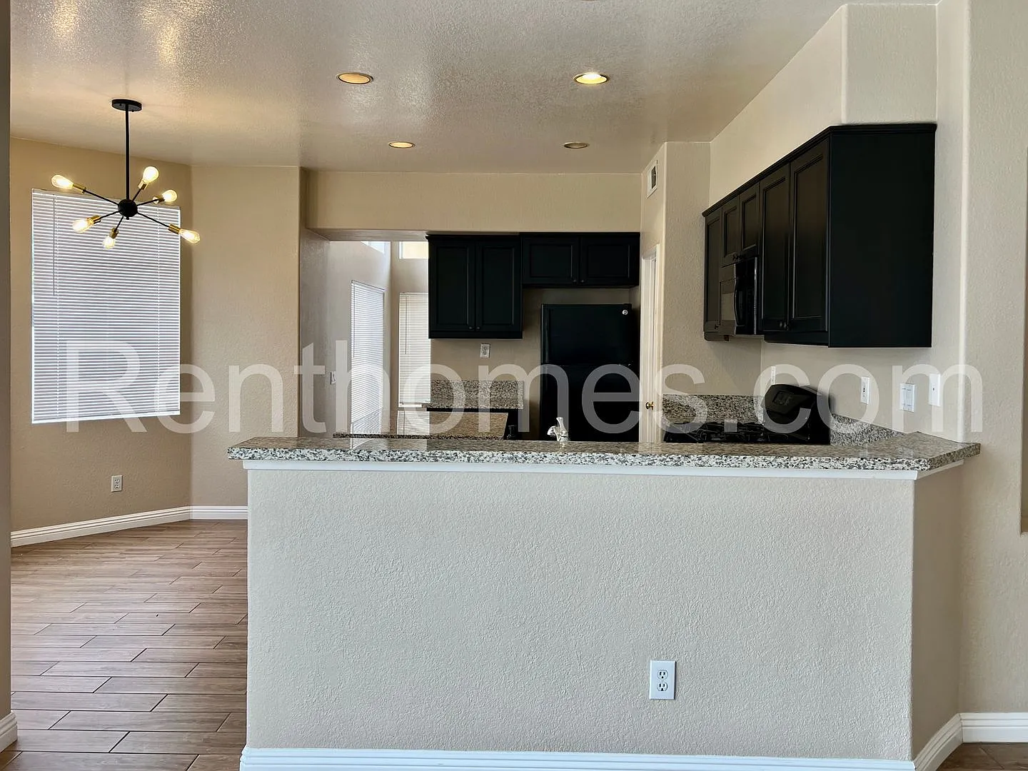 Mira Mesa, 11597 Trailbrush Pt, Remodeled Kitchen, Nice Views, Fireplace, 3 Car Garage. — Photo 4
