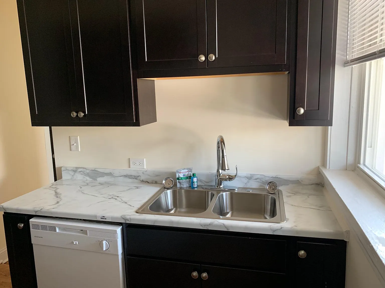 2 bed, 1000 sqft, $2,000 — Photo 2
