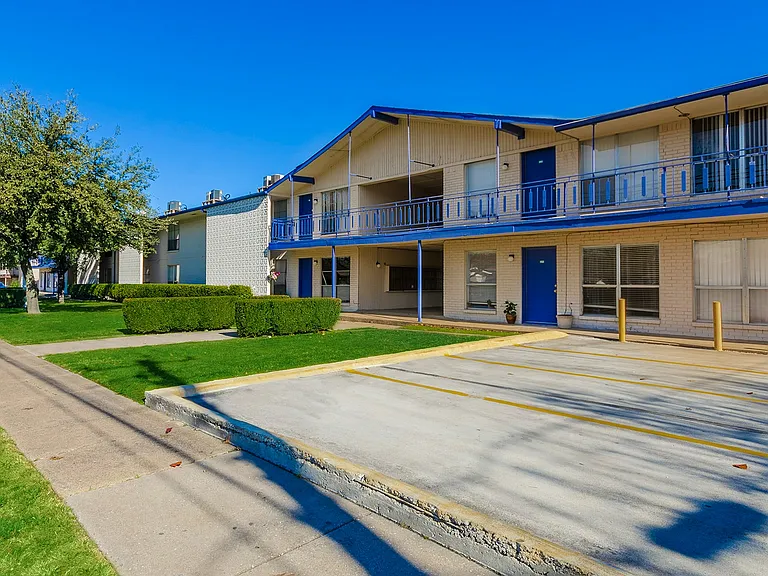 320 S Jupiter Rd — Photo 4