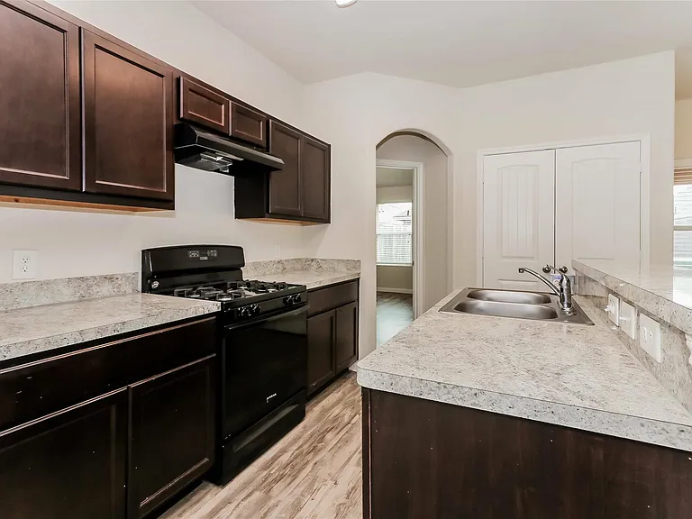 5707 S Brenwood Dr — Photo 1