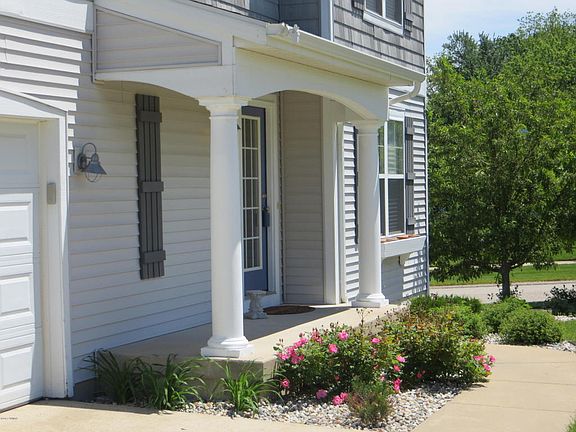 5th image of 647 Oldfield Dr SE