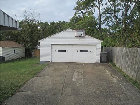 2nd image of 1534 Brownlee Ave