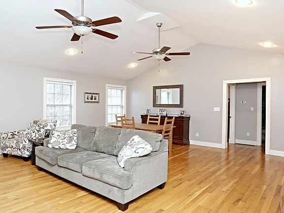 5th image of 413 Tobiano Dr