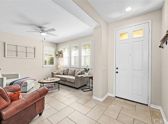 4th image of 216 W Sparkleberry Ave