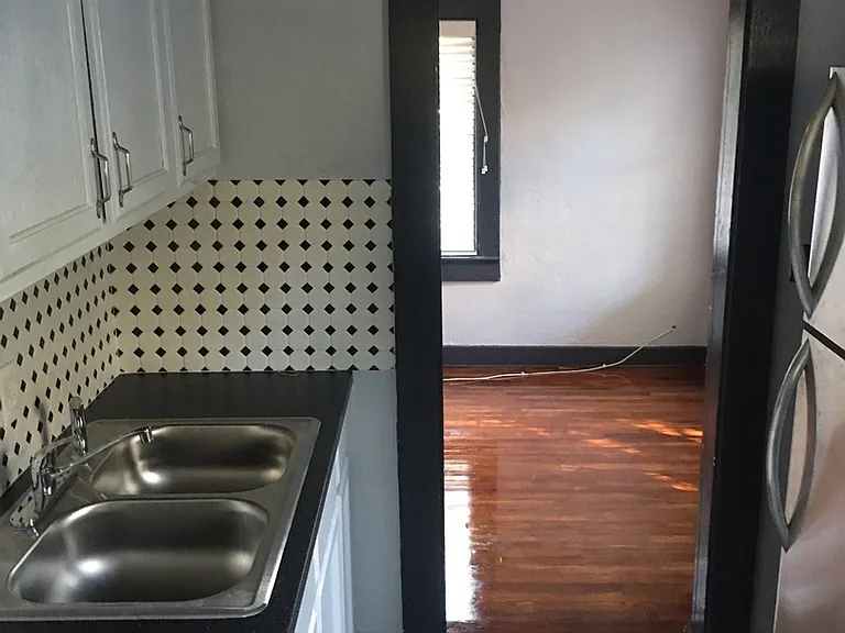 207 N Albany Ave — Photo 13